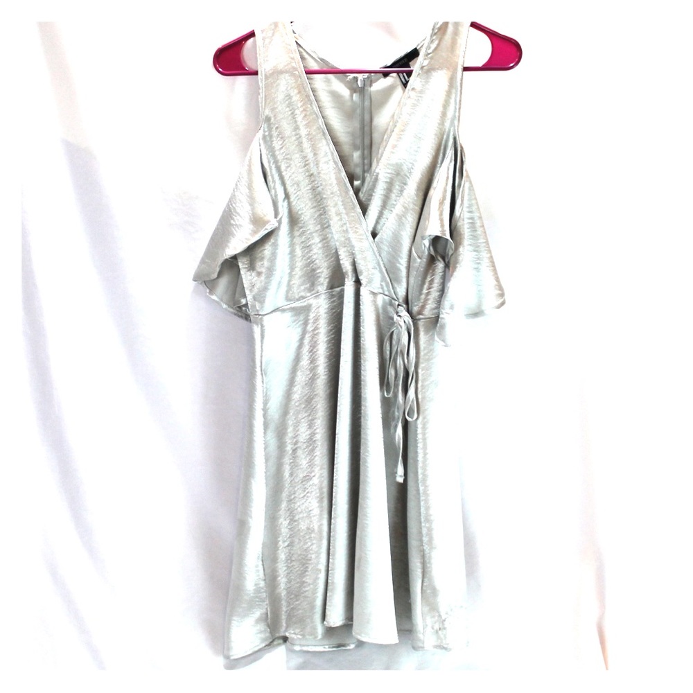 Elegant silver gown 🤍